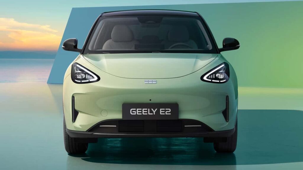 A Kínában legkelendőbb autóként ismert Geely E2 hamarosan Európába érkezik