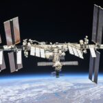 Az ISS orosz moduljának súlyosbodó szivárgása miatt kellett vészhelyzeti menedékbe vonulniuk az űrhajósoknak