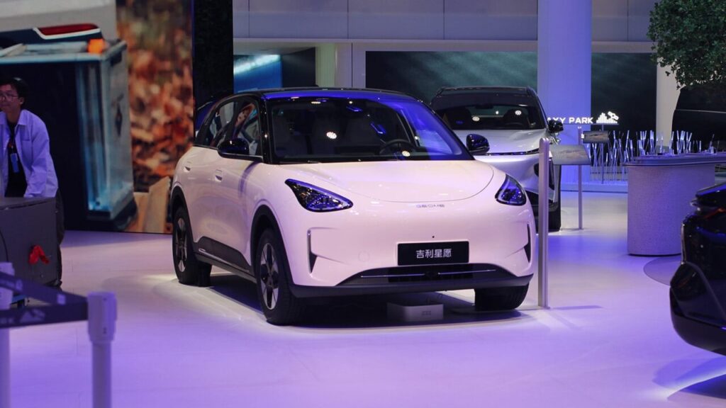 A kínai Geely átveszi a Ford spanyolországi gyárának egy részét a legfrissebb sajtóértesülések szerint