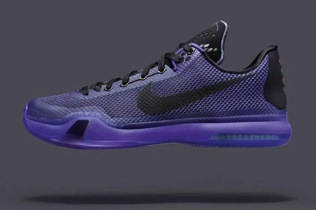 A Kobe 10 Low Protro Blackout kiadása 2027 tavaszán tér vissza a legendás sötét fazon