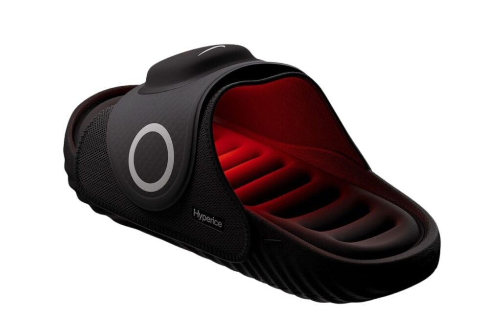 A Nike Air Zoom Hyperslide egy high-tech masszírozó papucs, amit észre sem veszel