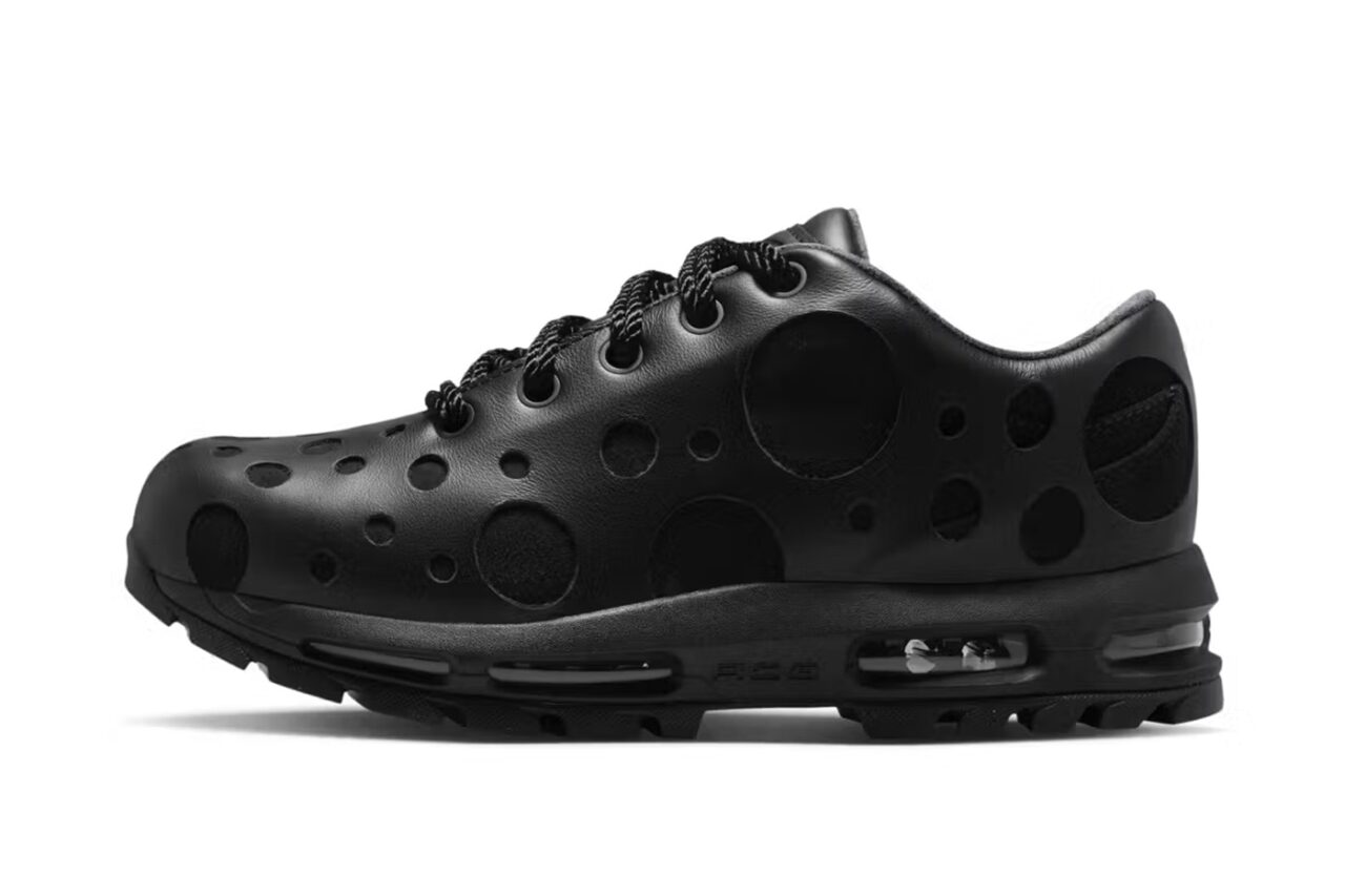 A Nike pöttyös, full black Air Max Goadome Low bakancsa a szezon legsötétebb flexe